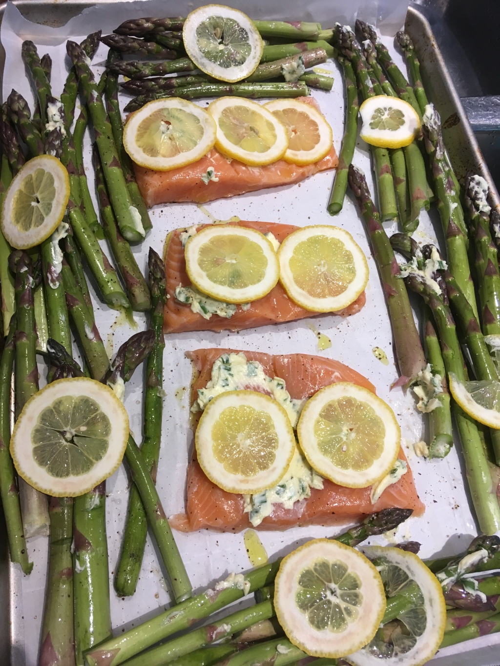 Easy One Pan Salmon and Asparagus With Herb Butter